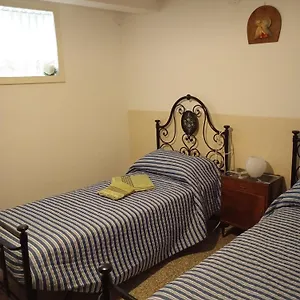 https://la-casa-dei-nonni-cortona.it-tuscanyhotel.com